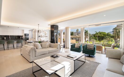 Moderne Villa in Marbella mit atemberaubendem Blick und Garten
