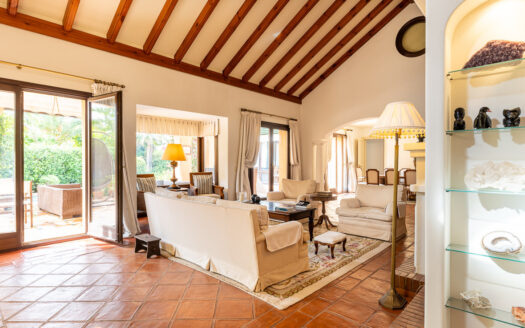 Elegante Villa in Marbella: Modernes Wohnen an der Costa del Sol