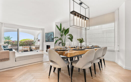 Moderne Meerblickwohnung in Estepona – Elegantes Küstenleben