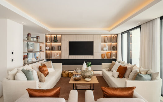 Elegante Neubauvilla in Marbella mit traumhaftem Ausblick