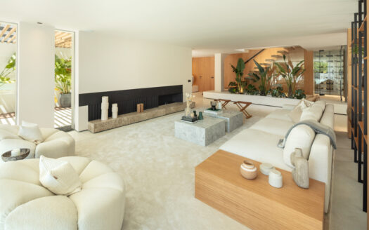 Moderne Villa in Nueva Andalucía: Stilvolles Leben an der Costa del Sol