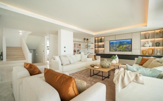 Elegante Neubauvilla in Marbella mit traumhaftem Ausblick