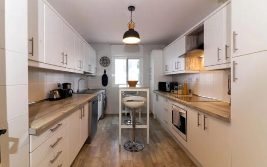 Elegantes Apartment in Marbella mit Meerblick und Komfort