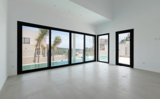 Moderne Villa mit atemberaubendem Meerblick in Elviria