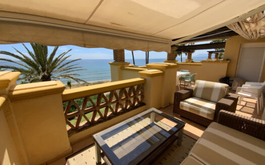 Elegante Wohnung am Strand in Marbella mit Meerblick