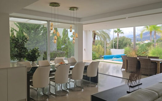 Moderne Villa in Marbella: Elegantes Wohnen an der Costa del Sol