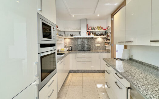 Exklusives Eckapartment mit Meerblick in Marbella