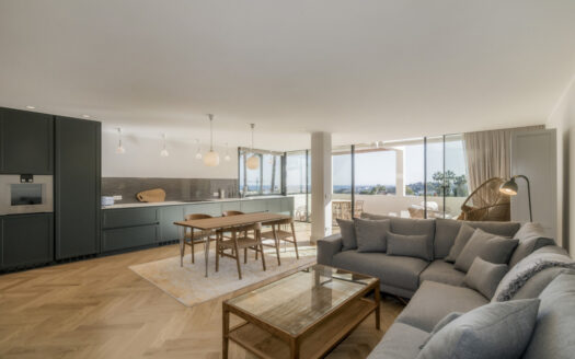 Elegante Wohnung mit Panoramablick in Nueva Andalucía
