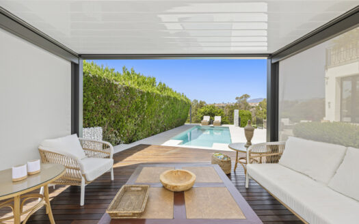 Moderne Villa in Guadalmina: Eleganz trifft Golfplatz-Luxus