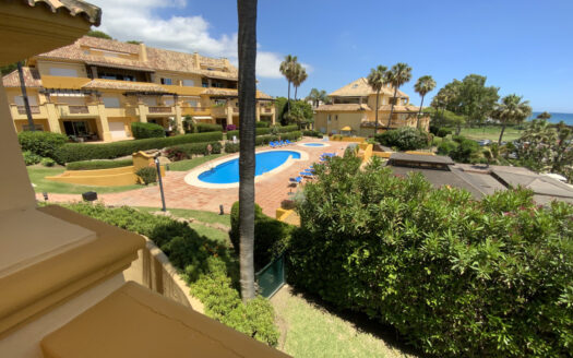 Elegante Wohnung am Strand in Marbella mit Meerblick