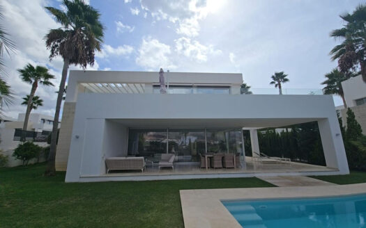 Moderne Villa in Marbella: Elegantes Wohnen an der Costa del Sol