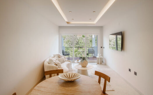 Elegante Wohnung mit Golfblick in La Quinta, Costa del Sol