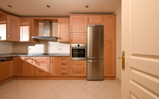 Elegante Wohnung in Marbella mit atemberaubendem Panoramablick