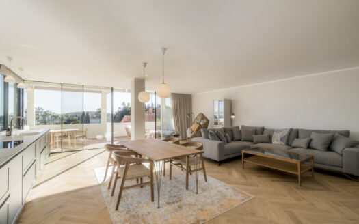 Elegante Wohnung mit Panoramablick in Nueva Andalucía