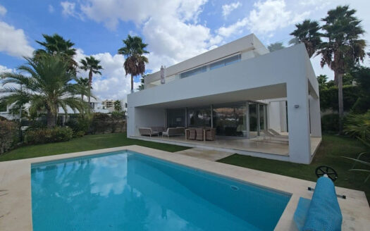 Moderne Villa in Marbella: Elegantes Wohnen an der Costa del Sol