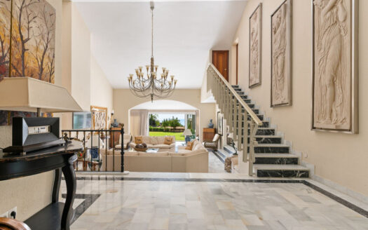 Exklusive Villa in Estepona mit großem Entwicklungspotenzial