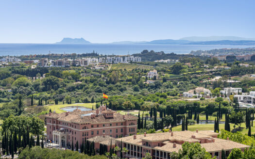 Elegantes Penthouse mit Panoramablick in Benahavís