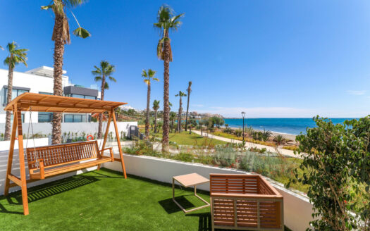 Elegantes Doppelhaus-Stadthaus mit Meerblick in Estepona