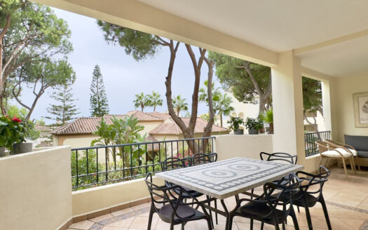 Elegantes Apartment in Elviria mit Meerblick und Komfort