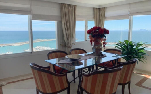 Luxuriöses Penthouse in Estepona an der Costa del Sol
