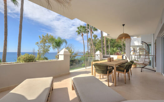 Elegantes Penthaus in Estepona mit atemberaubendem Meerblick