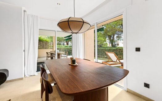 Exklusive Erdgeschosswohnung in Nueva Andalucía, Costa del Sol