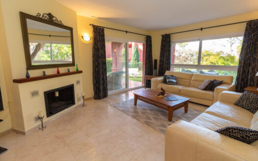 Elegantes Apartment direkt am Strand in Elviria, Costa del Sol