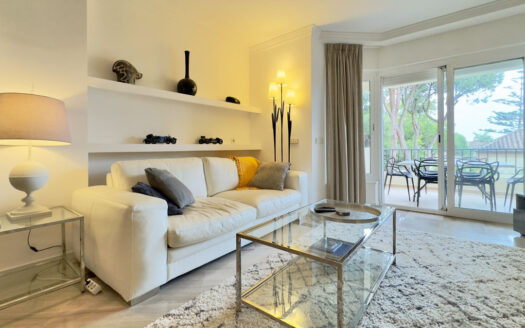 Elegantes Apartment in Elviria mit Meerblick und Komfort