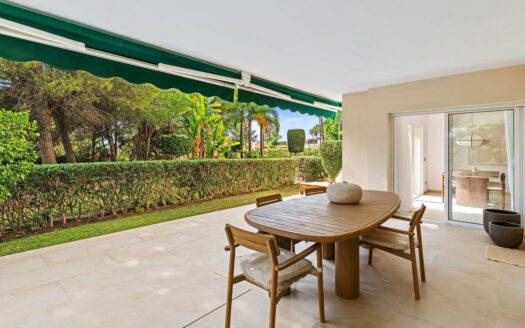 Exklusive Erdgeschosswohnung in Nueva Andalucía, Costa del Sol