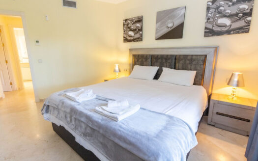 Elegantes Apartment direkt am Strand in Elviria, Costa del Sol