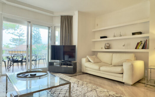 Elegantes Apartment in Elviria mit Meerblick und Komfort