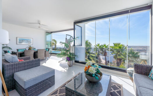 Elegantes 4-Schlafzimmer-Apartment in Estepona Hills