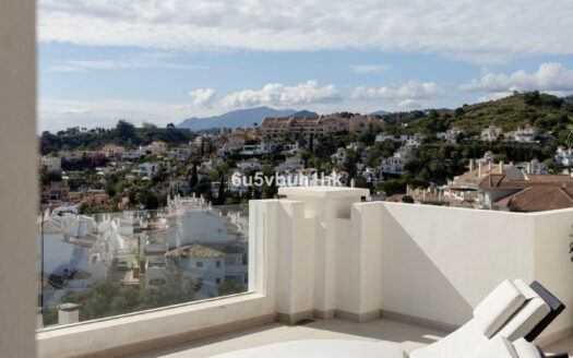 Elegantes Apartment mit atemberaubendem Meerblick in Marbella