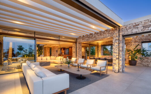 Elegante Villa in Nueva Andalucia mit atemberaubendem Design