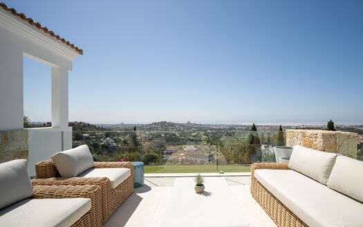 Elegante Neubauvilla in Marbella mit traumhaftem Ausblick