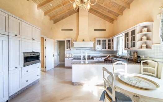 Elegante mediterrane Villa in Marbella, Altos Reales mit Blick