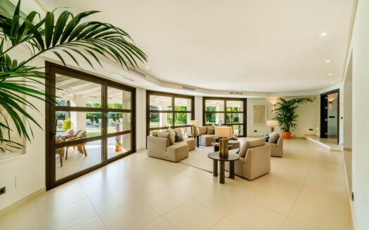 Luxuriöse Villa mit Garten und Golfblick in La Cerquilla