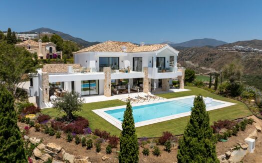 Elegante Neubauvilla in Marbella mit traumhaftem Ausblick