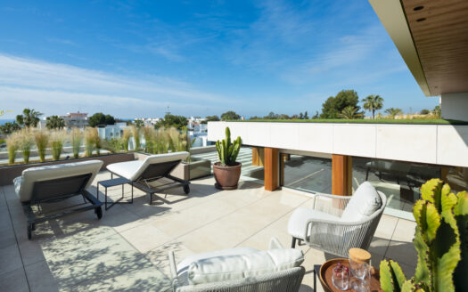 Elegante Villa in Nueva Andalucia mit atemberaubendem Design