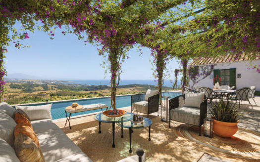 Exklusive Villen und elegante Stadthäuser in Casares an der Costa del Sol