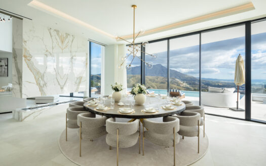 Elegante Villa mit atemberaubendem Meerblick in La Zagaleta