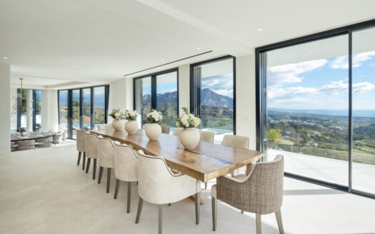 Elegante Villa mit atemberaubendem Meerblick in La Zagaleta