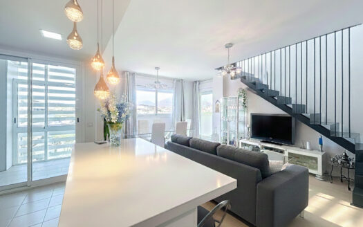 Elegantes Duplex-Penthouse in Estepona: Traumhaftes Wohnen an der Costa del Sol