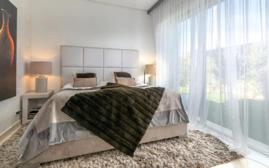 Elegante Villa mit Bergblick in Marbella, Costa del Sol