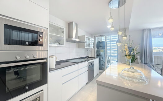 Elegantes Duplex-Penthouse in Estepona: Traumhaftes Wohnen an der Costa del Sol