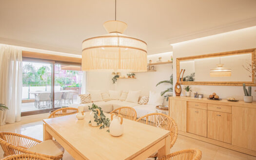 Elegante Wohnung in Las Salinas – Lebensstil an der Costa del Sol