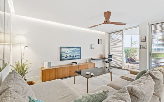 Elegantes Apartment mit Garten und Meerblick in Estepona