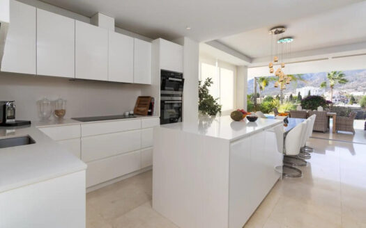 Elegante Villa mit Bergblick in Marbella, Costa del Sol