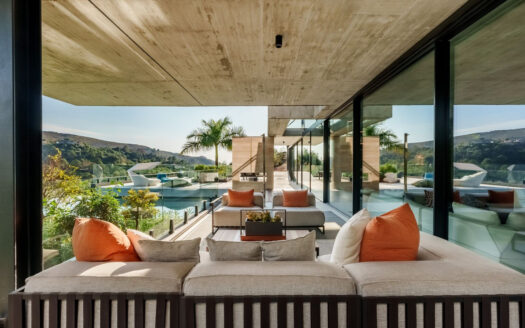 Architektonische Meistervilla in Marbella: Luxuriöses Wohnerlebnis