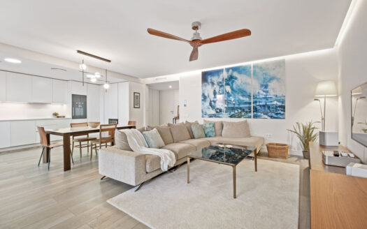 Elegantes Apartment mit Garten und Meerblick in Estepona